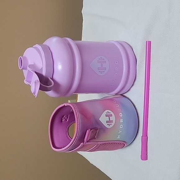 HydroJug Dining Hydro Jug 73oz Comes With Sleeve And Straw No Strap